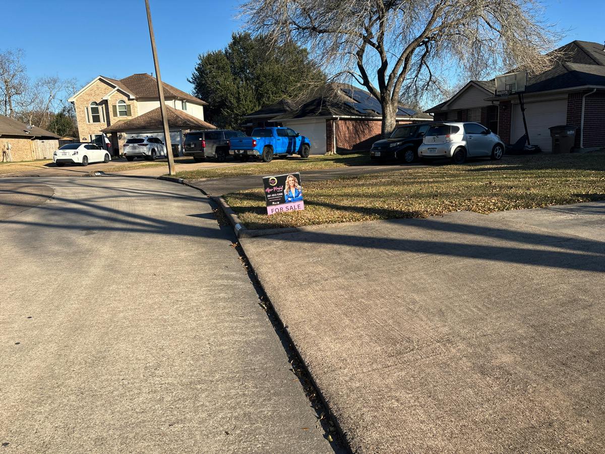 Overland Trl, Dickinson, TX 77539