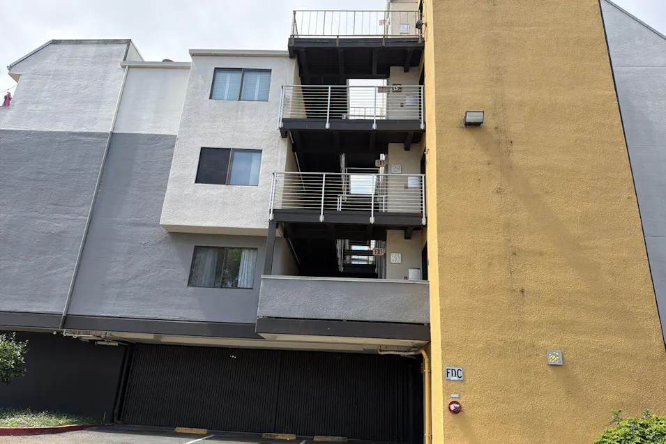 5 Embarcadero West, Apt 318 Oakland, CA 94607, Alameda County