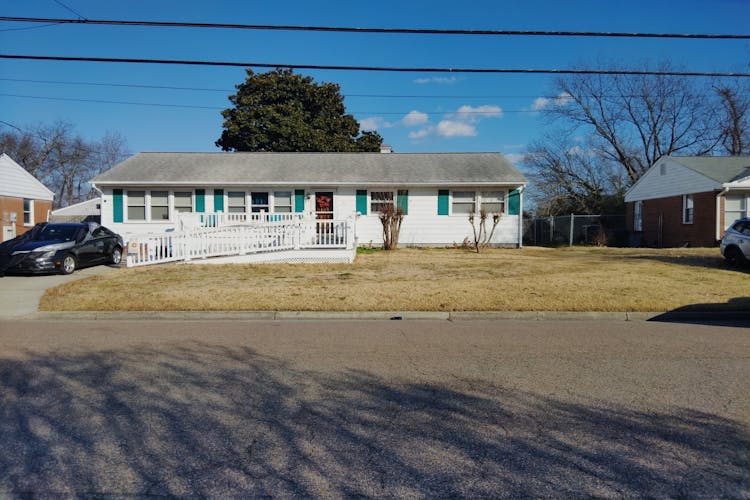 26 Lynnhaven Dr Hampton, VA 23666, Hampton City County