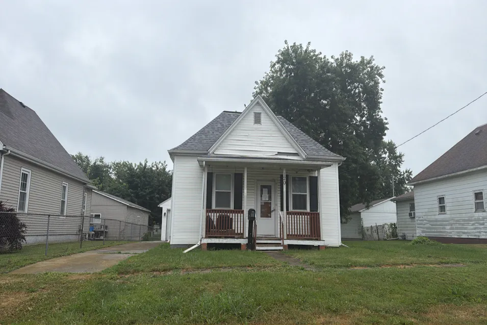 120 S Wilson St Clinton, IL 61727, De Witt County