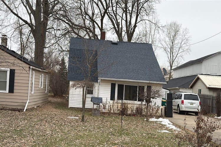 209 Park St Gaines, MI 48436, Genesee County