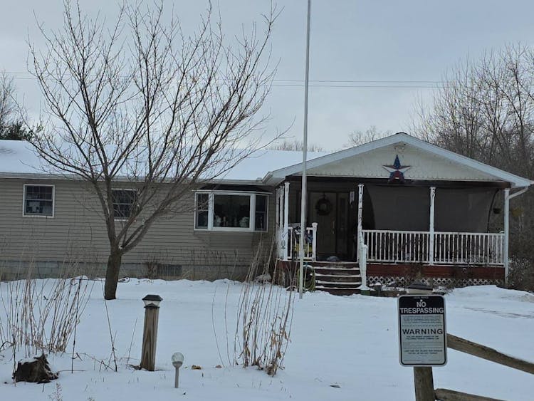 5007 Lonsberry Rd Columbiaville, MI 48421, Lapeer County