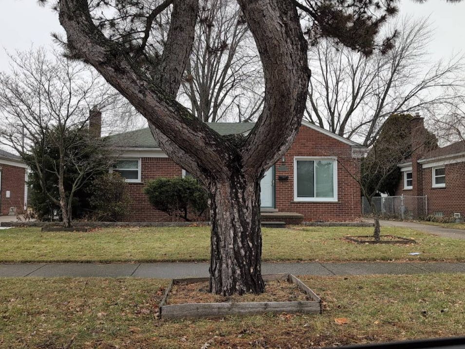 20007 Elizabeth St Saint Clair Shores, MI 48080, Macomb County