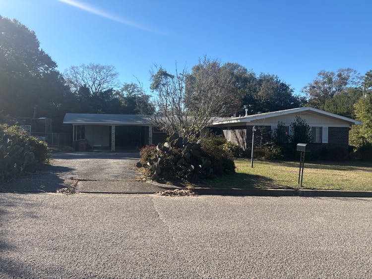 1967 Highland Forest Dr Mobile, AL 36618, Mobile County