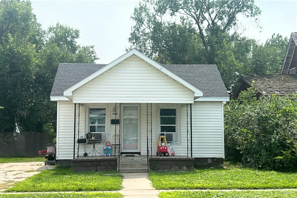 304 W 8th St Lexington, NE 68850, Dawson County