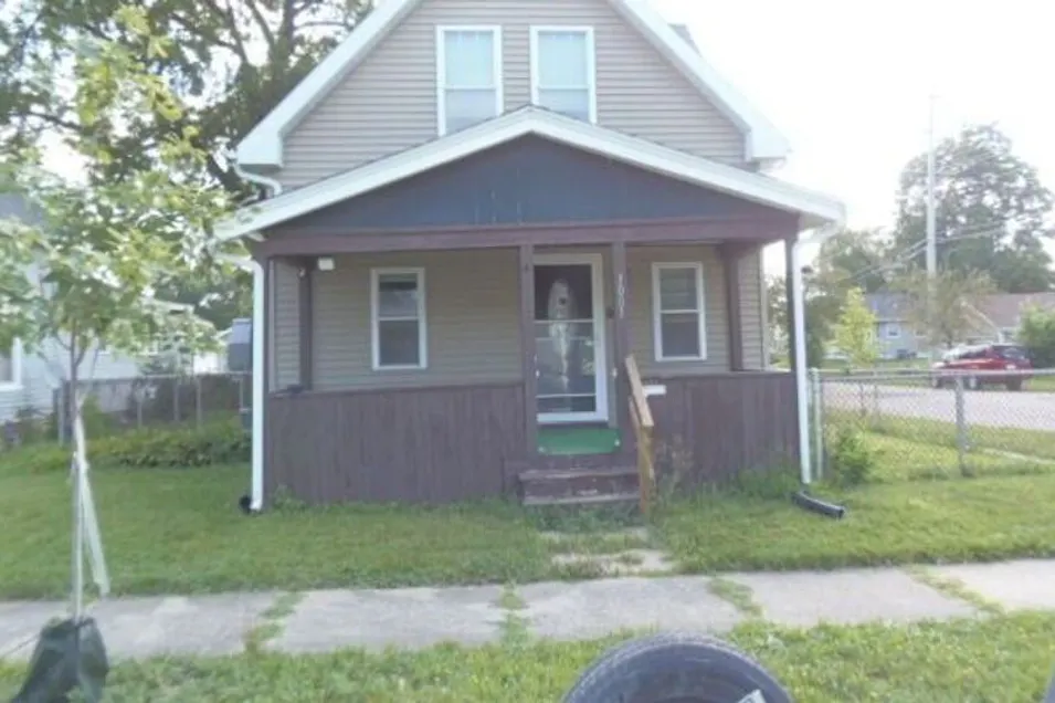1001 9th St NW Cedar Rapids, IA 52405, Linn County