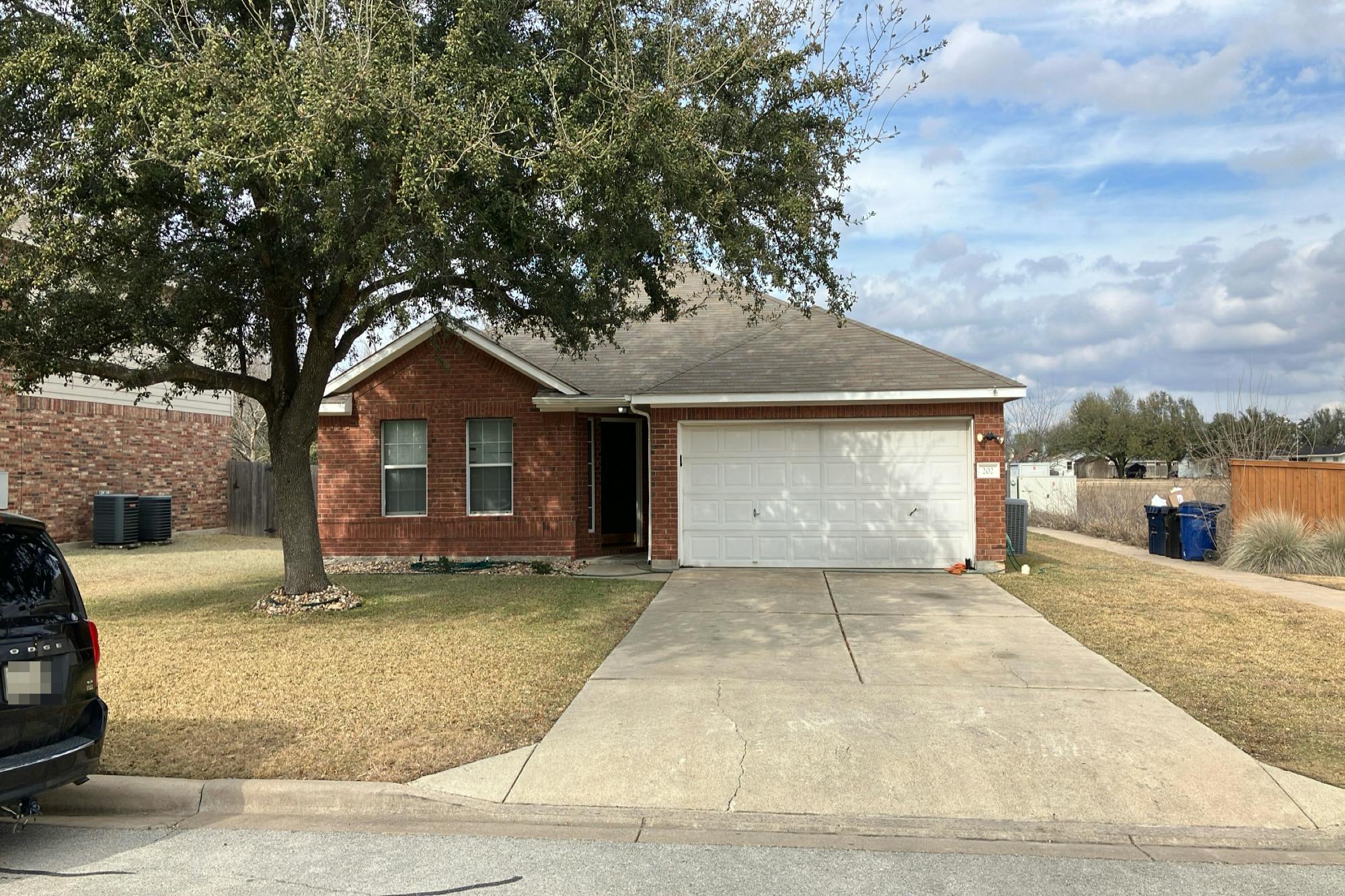 Grisham Dr, Hutto, TX 78634