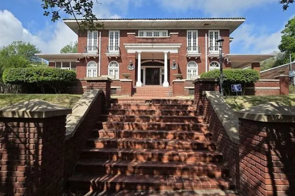 2322 Cherry Street Vicksburg, MS 39180, Warren County