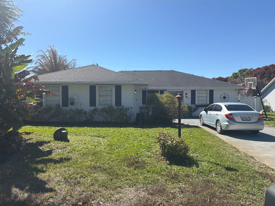 925 4th Lane Vero Beach, FL 32962, Indian River County