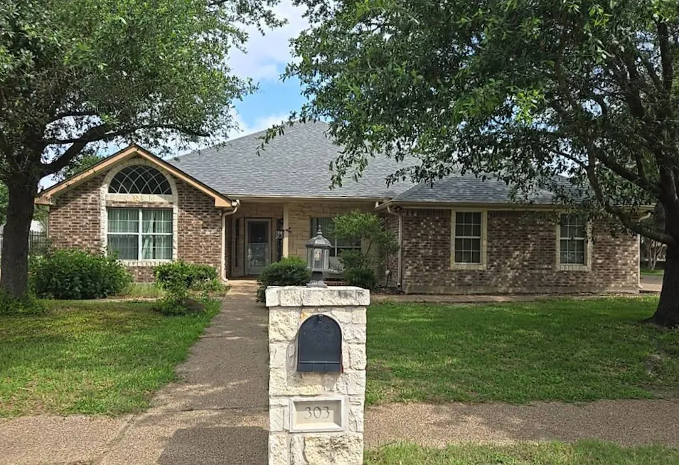 303 S Cedar Ridge Cir Robinson, TX 76706, McLennan County