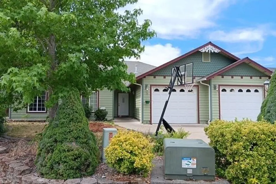 109 Southwest Lowe Court Grants Pass, OR 97527, Josephine County