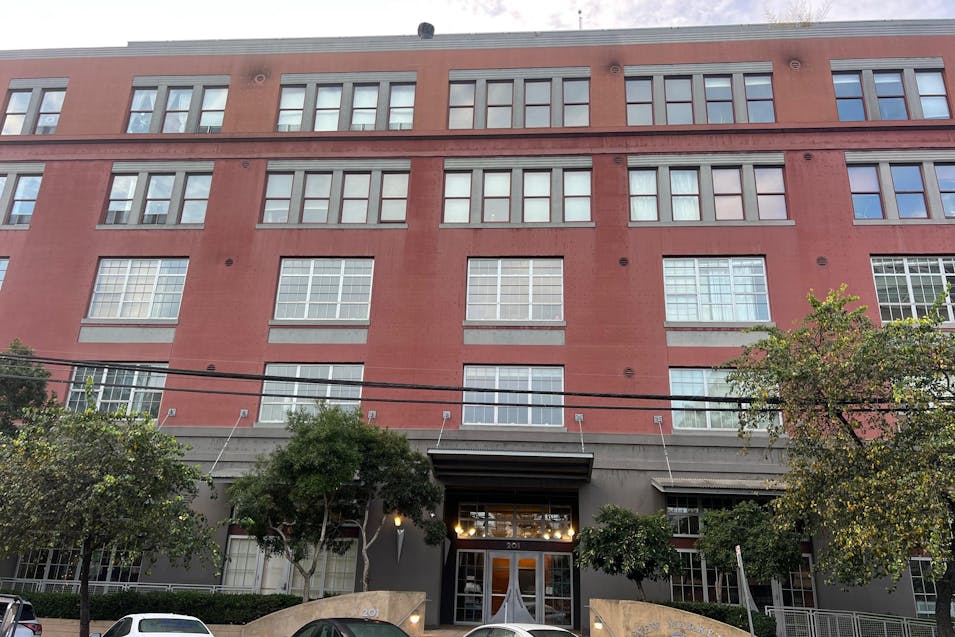 201 4th St Apt 408 Oakland, CA 94607, Alameda County