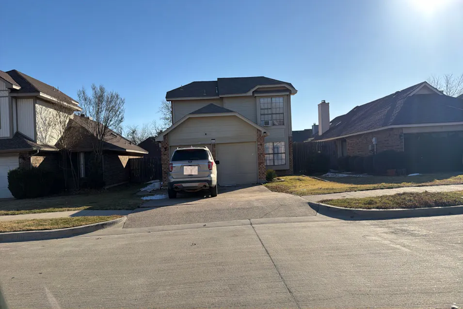 909 Boxwood Dr Lewisville, TX 75067, Denton County