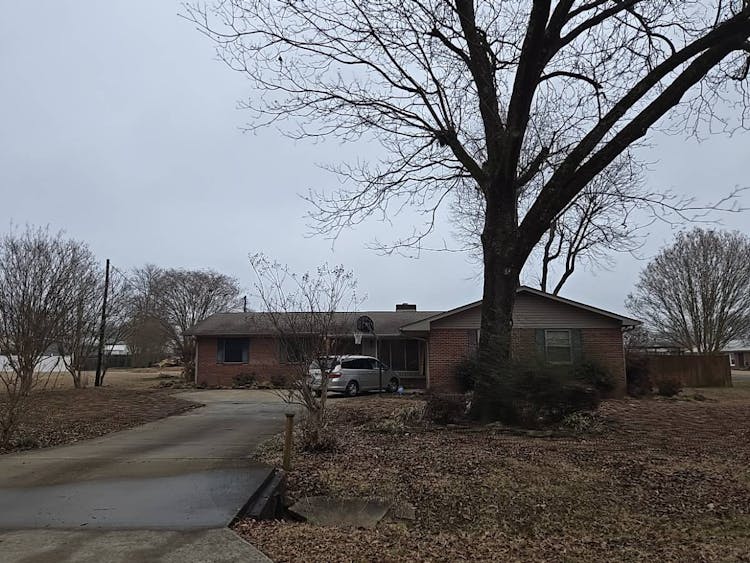 224 Mary Lee Dr Florence, AL 35634, Lauderdale County