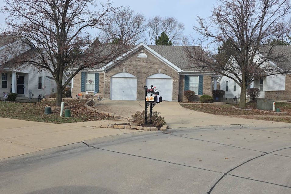 4917 Hurstborough Ct Hazelwood, MO 63042, St. Louis County