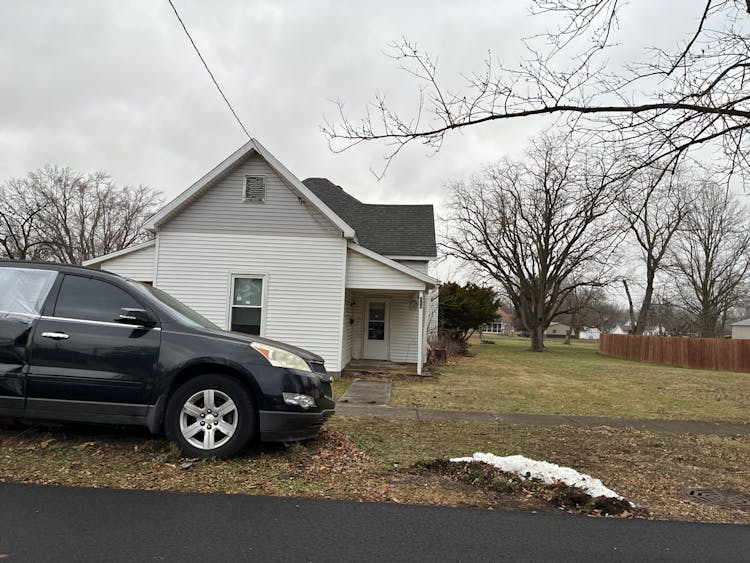 109 E 8th St Matthews, IN 46957, Grant County