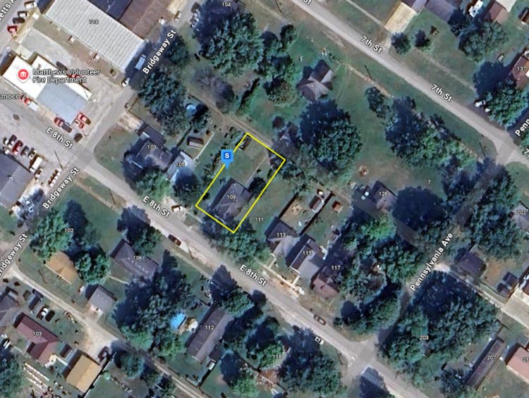 109 E 8th St Matthews, IN 46957, Grant County