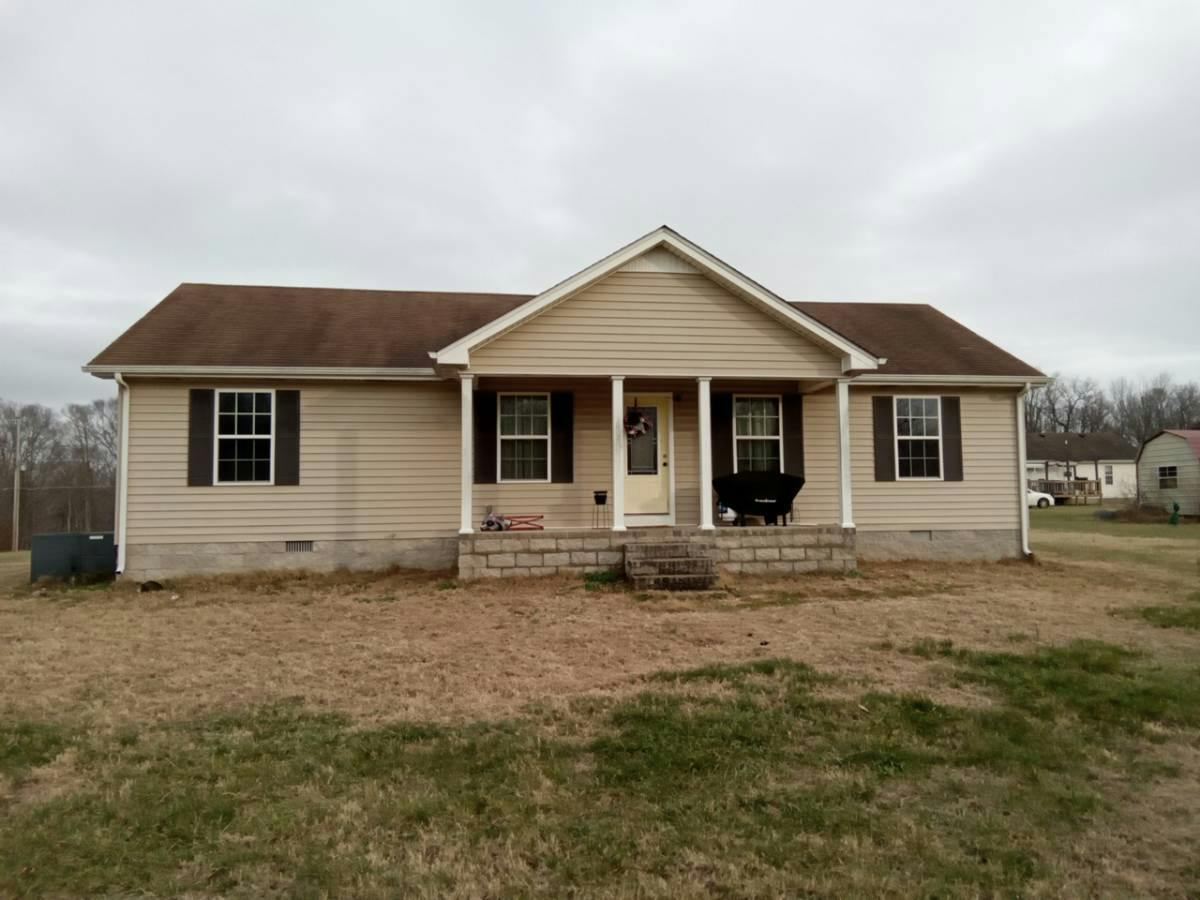 Leigh Anna Cir, Lafayette, TN 37083