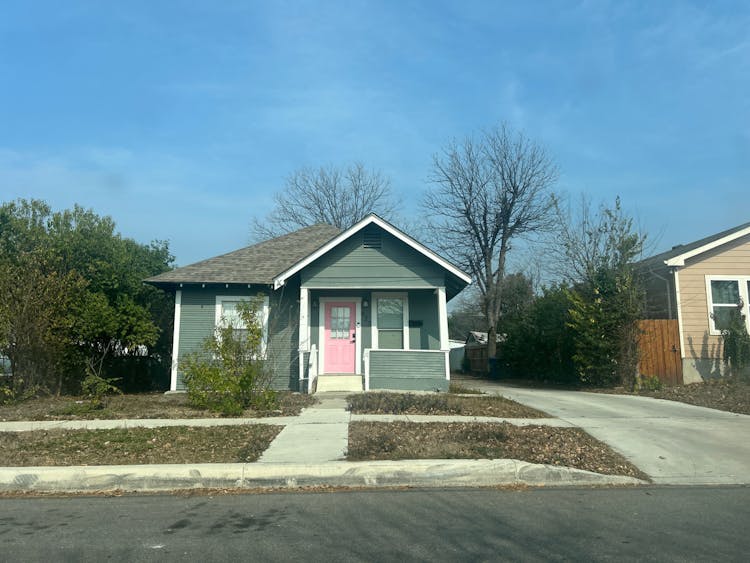 923 West Rosewood Avenue San Antonio, TX 78201, Bexar County