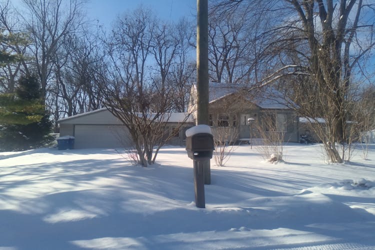 131 Doremus Ave Waterford, MI 48328-2818, Oakland County