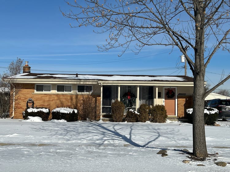 28920 W Chicago St Livonia, MI 48150-3126, Wayne County