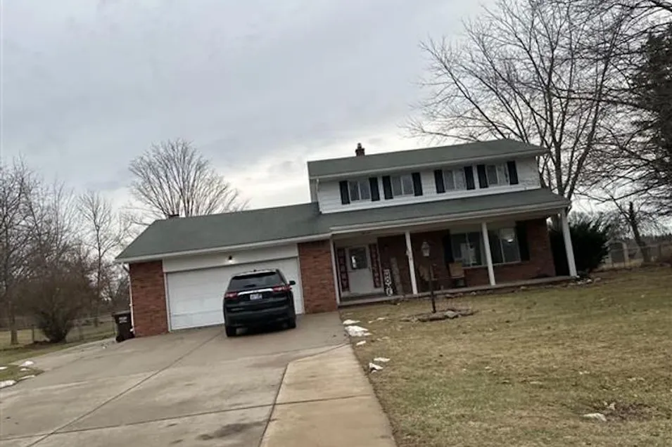 51 S Crestview Dr Adrian, MI 49221, Lenawee County
