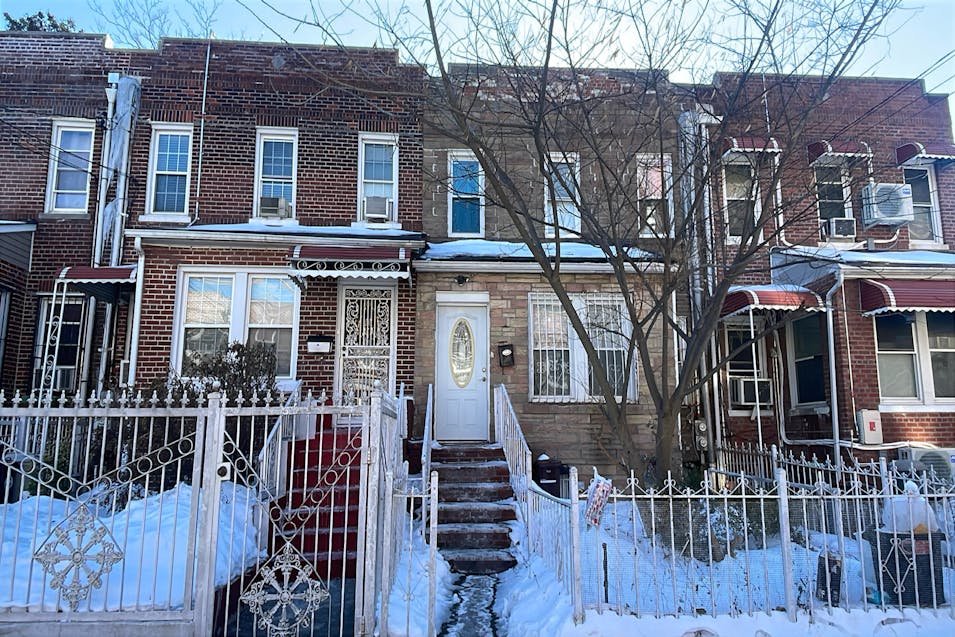 916 East 221st Street Bronx, NY 10469, Bronx County