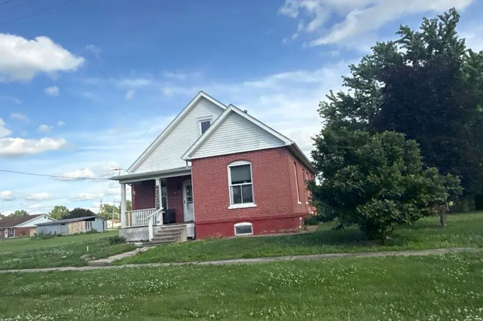108 South St Morrisonville, IL 62546, Christian County