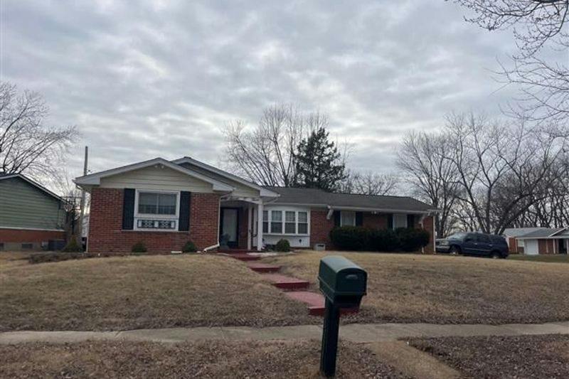 Aberdeen Dr, Florissant, MO 63033