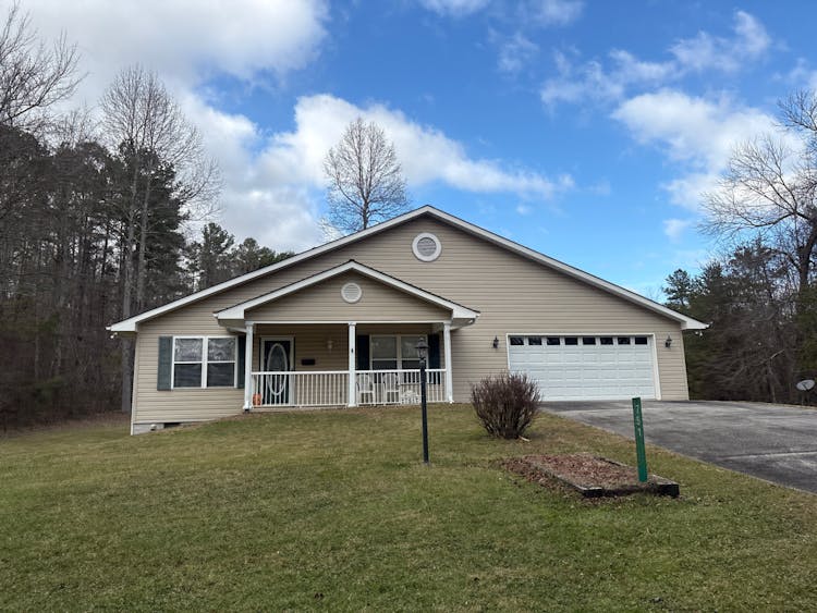 751 Yonside Dr Sparta, TN 38583, White County