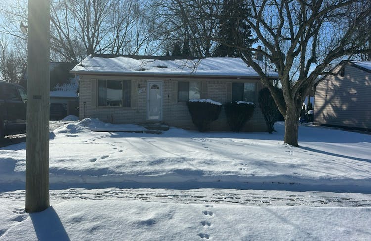 2448 Oakcrest Rd Sterling Heights, MI 48310, Macomb County