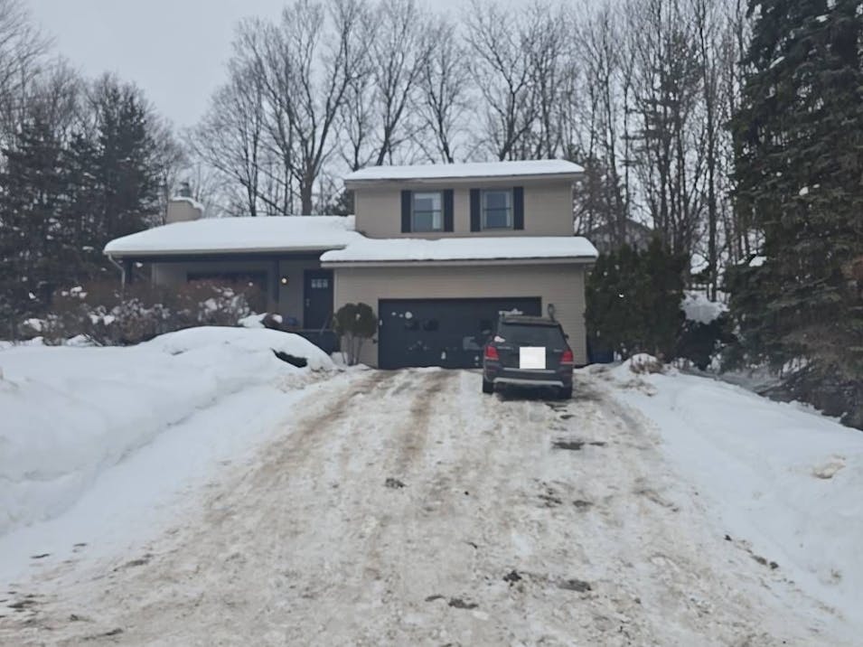 4360 Briarcliff Dr Traverse City, MI 49684, Grand Traverse County