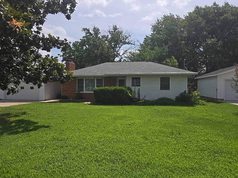 722 N Pine St Marshfield, MO 65706, Webster County