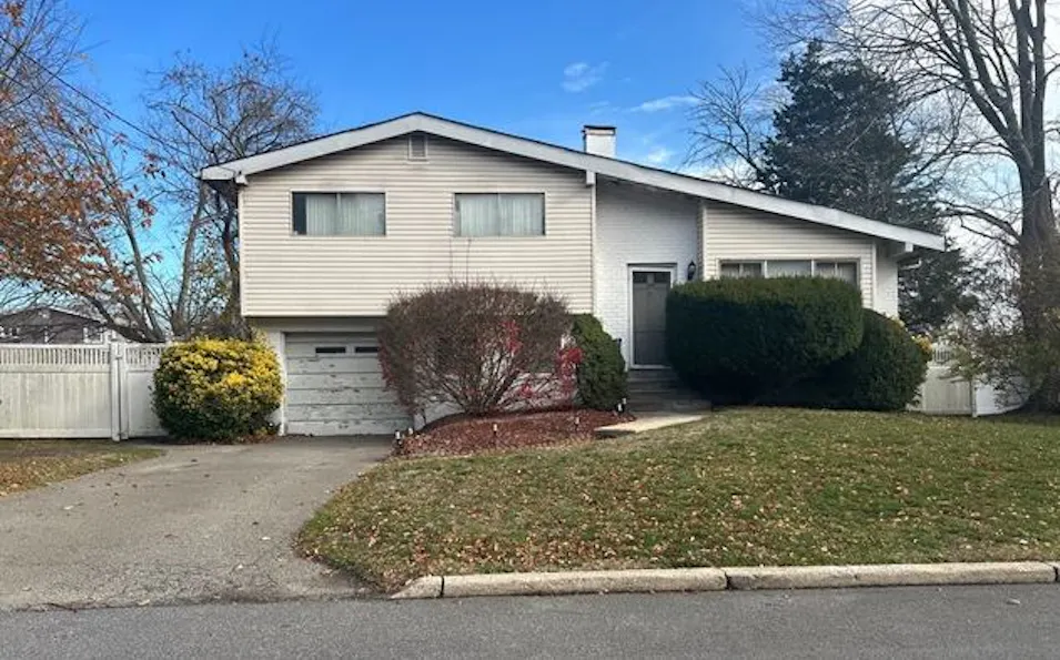 259 W 24 St Deer Park, NY 11729, Suffolk County