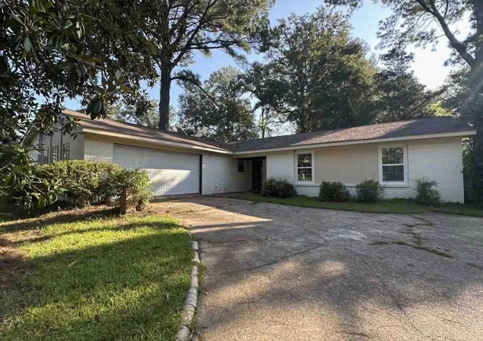 708 Parker Dr Clinton, MS 39056, Hinds County