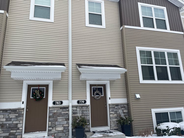 779 Roselyn Dr Victoria, MN 55386, Carver County