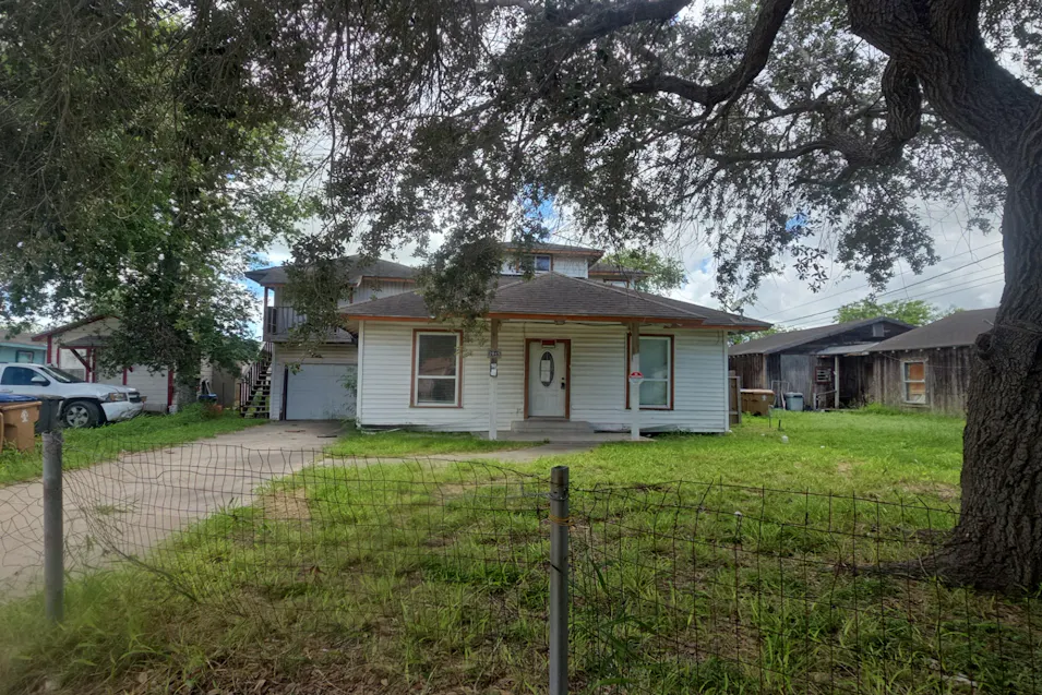 2845 Blake St. Corpus Christi, TX 78405, Nueces County