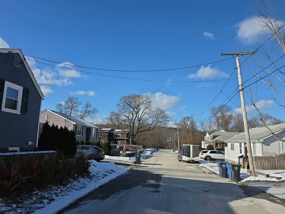 Allard St, Cranston, RI 02920