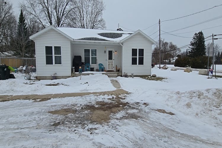 208 Russell St Lake City, MI 49651-9449, Missaukee County
