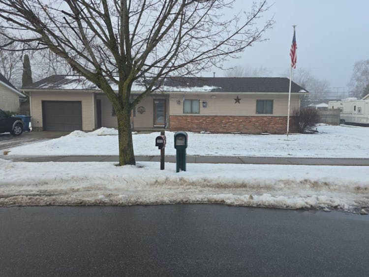 302 S Cass St Standish, MI 48658, Arenac County