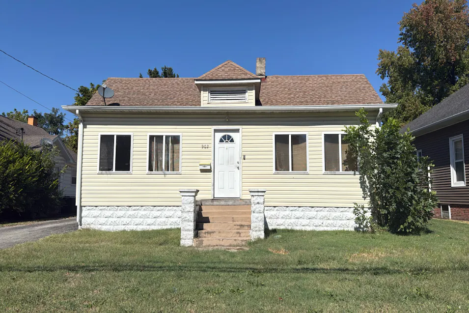 902 E Main Street Marion, IL 62959, Williamson County