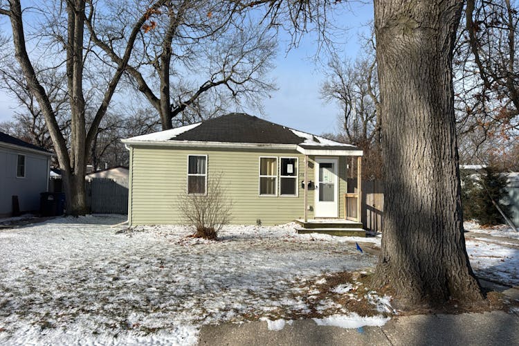 2830 Hancock St Lake Station, IN 46405-2029, Lake County