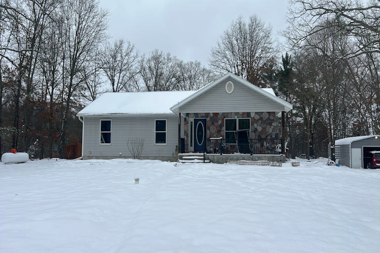 584 S Green St White Cloud, MI 49349-9743, Newaygo County