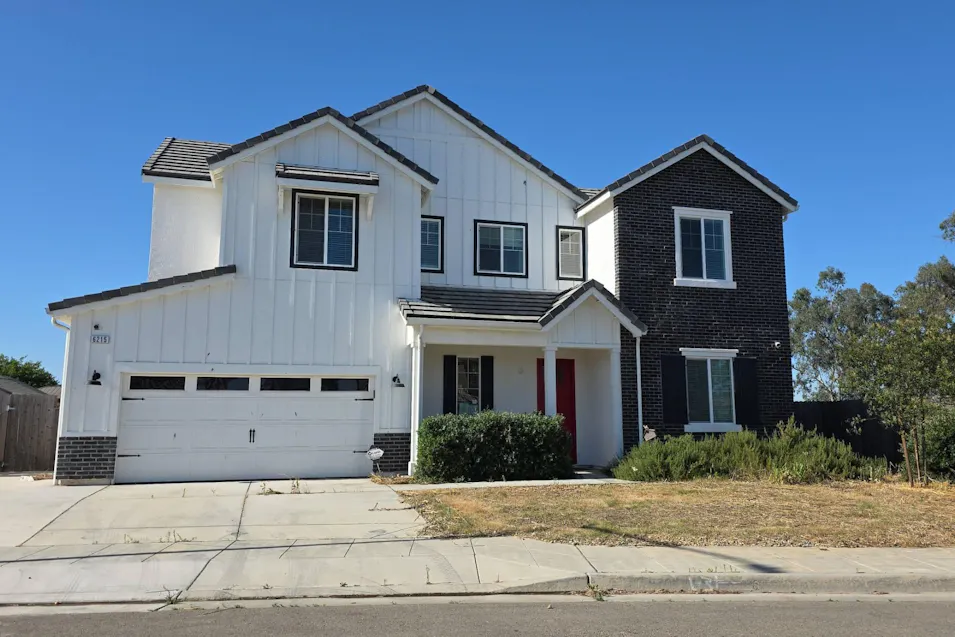 6215 E. Flint Way Fresno, CA 93727, Fresno County