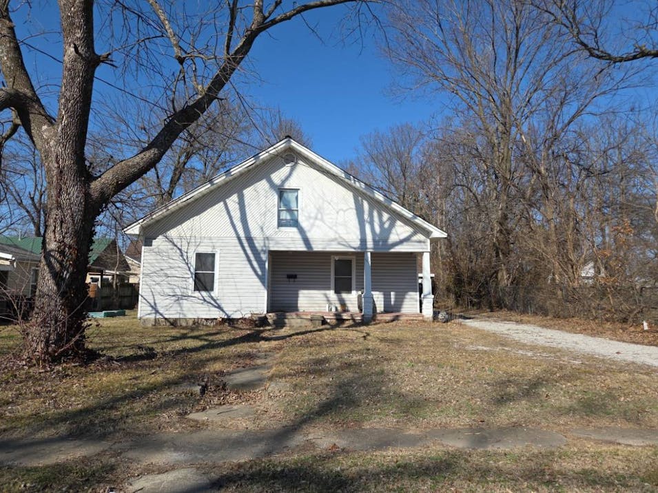 407 E Hickory St Nevada, MO 64772, Vernon County