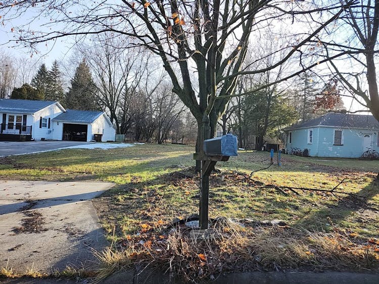 1116 Clark Rd Lansing, MI 48917, Eaton County