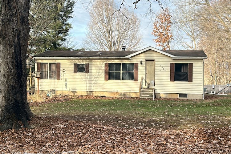 13304 Goose Lake Rd Jonesville, MI 49250, Jackson County