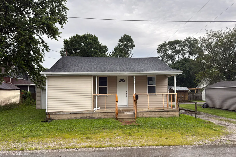 851 Rowe St Frankfort, IN 46041, Clinton County
