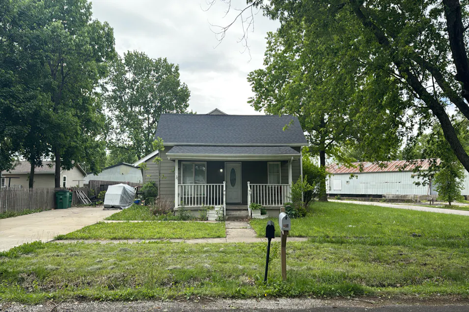 285 W Center St, Peculiar, MO 64078, Cass County