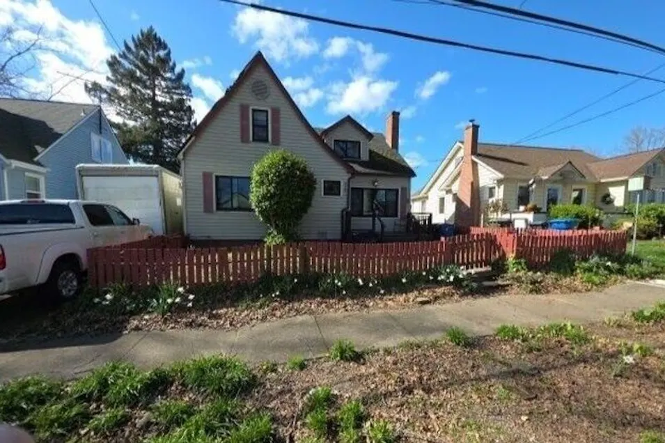 475 21st St SE Salem, OR 97301, Marion County